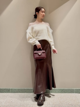 「肌見せ」｜「アイテム（ショルダーバッグ）」を使った、SNIDELさん（レディース・160cm）の秋コーディネート