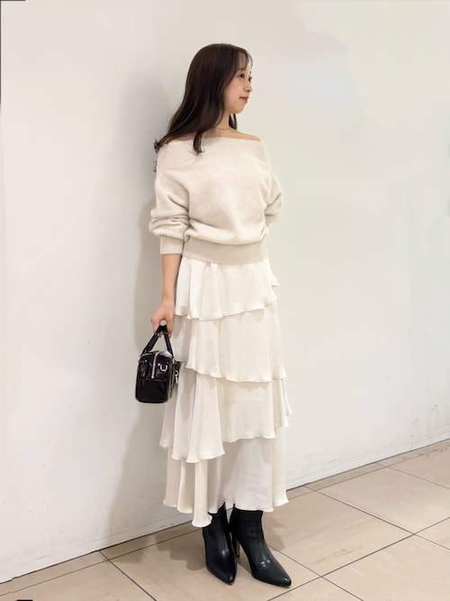 Snidel ホワイトオフショルダーニット SNIDEL（スナイデル） ニット セーター 「HIGH QUALITY」フォックス