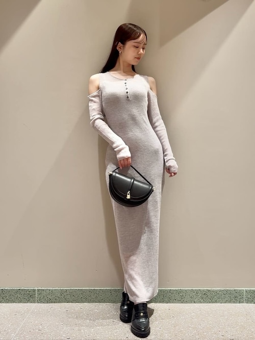 オープンショルダーシアーニットワンピース（ワンピース）｜SNIDEL