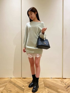 「肌見せ」｜「アイテム（ショルダーバッグ）」を使った、SNIDELさん（レディース・168cm）の秋コーディネート