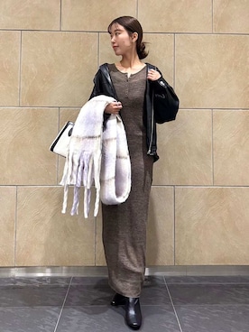 「アイテム（ストール/ショール）」を使った、SNIDELさん（レディース・158cm）の秋コーディネート