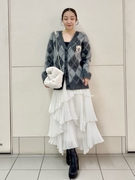 「SNIDEL（スナイデル）のプリーツティアードスカート（スカート、ホワイト系）」を使った、SNIDELさんの秋コーディネート