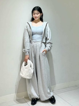 「SNIDEL（スナイデル）の【セットアップ対応】レイヤードデザインバリエパンツ（その他パンツ、グレー系）」を使った、SNIDELさんの秋コーディネート