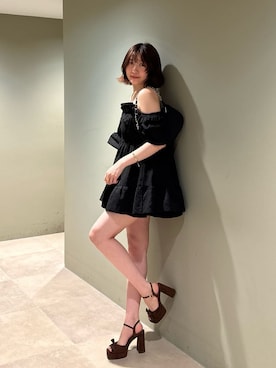 「SNIDEL（スナイデル）のオフショルギャザーセットアップ（ワンピース、ブラック系）」を使った、SNIDELさんの夏コーディネート