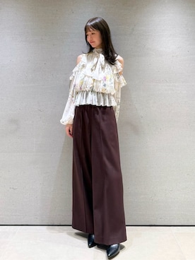 「肌見せ」｜「アイテム（スラックス）」を使った、SNIDELさん（レディース・162cm）の秋コーディネート