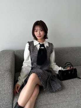 グレー系のアイテムを使った「ミニワンピース」の人気ファッション