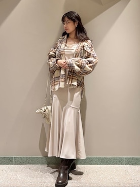 「肌見せ」｜「アイテム（ショルダーバッグ）」を使った、SNIDELさん（レディース・165cm）の秋コーディネート