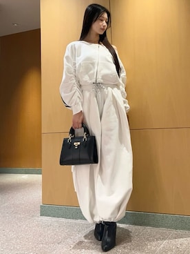 「肌見せ」｜「アイテム（スウェット）」を使った、SNIDELさん（レディース・164cm）の冬コーディネート