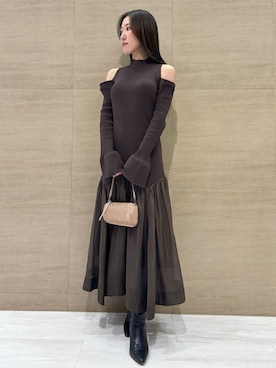 「肌見せ」｜「アイテム（ワンピース/ドレス）」を使った、SNIDELさん（レディース・166cm）の秋コーディネート