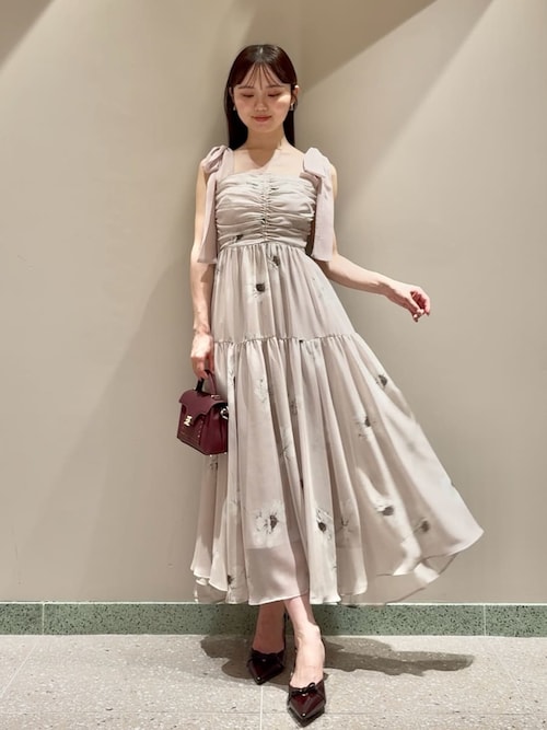 今だけ値下げ中【新品・未着用】スナイデル プリントショルダーリボンワンピース SNIDEL｜【FLOWER COLLECTION】プリントショルダーリボンワンピース