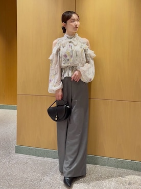 「肌見せ」｜「アイテム（スラックス）」を使った、SNIDELさん（レディース・160cm）の秋コーディネート