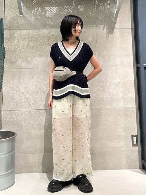 ちい ブルーフリルブラウス＆花柄刺繍ブラックパンツ4/6 8:00まで 4色展開】「Meridian」フラワー刺繍 フリルパンツ サックスブルー