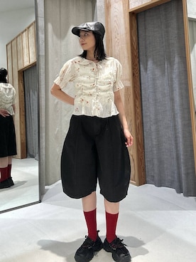 「RAGEBLUE（レイジブルー）の花柄シャーリングブラウス（シャツ/ブラウス、ホワイト系）」を使った、ricoさん（レディース）の夏コーディネート