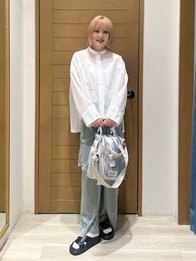 「HEREIAM（ヘレイアム）の【HEREIAM】サテンカーゴパンツ（その他パンツ、グリーン系）」を使った、orinさん（レディース・163cm）の春コーディネート