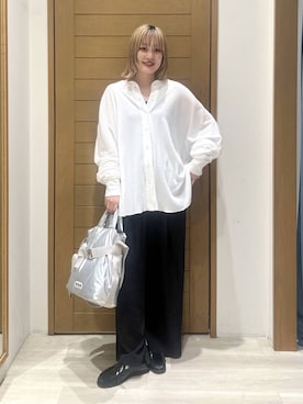 「OUTDOOR PRODUCTS（アウトドアプロダクツ）の【HEREIAM】OUTDOOR(アウトドア)別注/2WAYベルトトートバッグS（トートバッグ、シルバー系）」を使った、orinさん（レディース・163cm）の春コーディネート