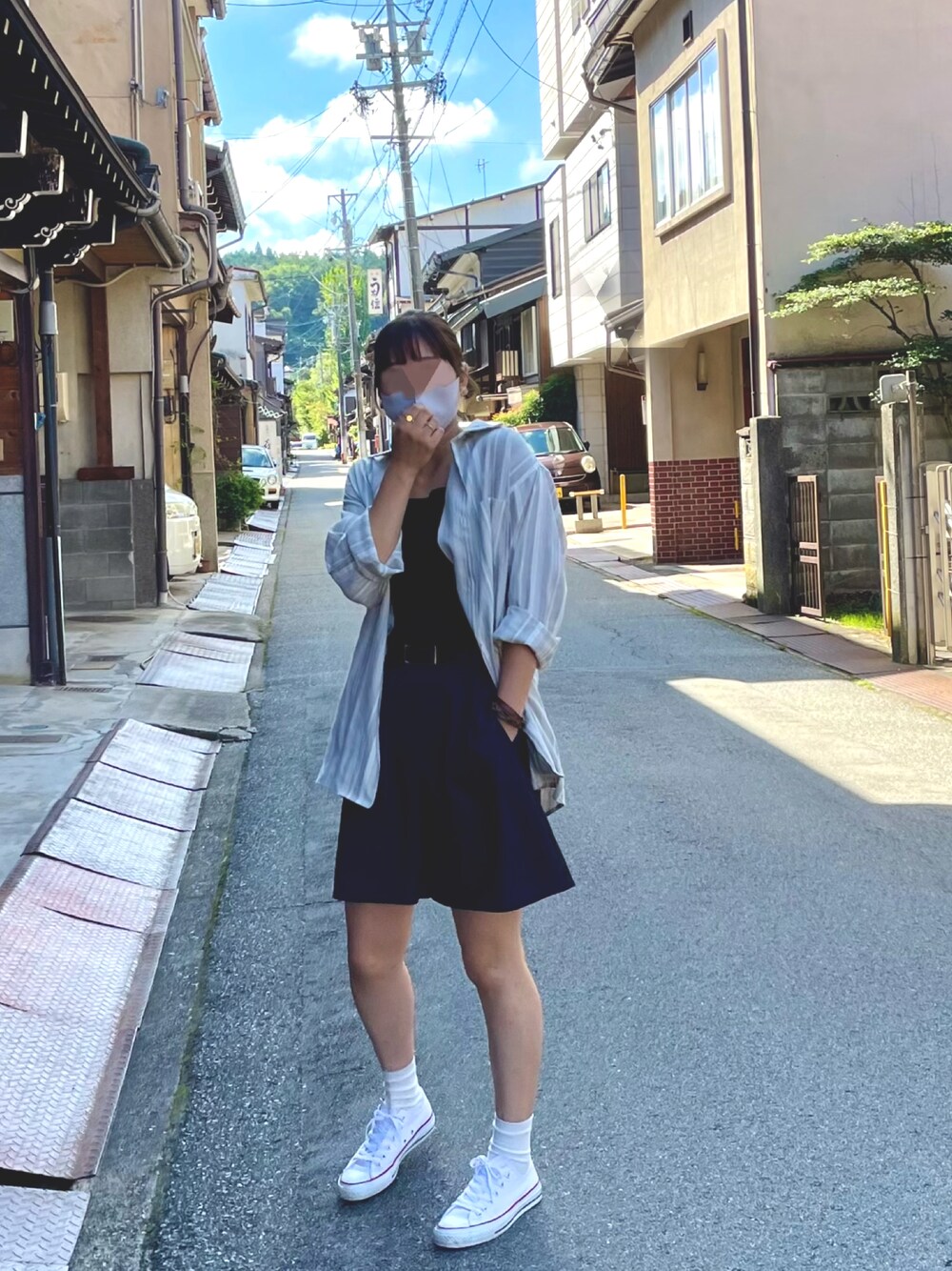 「春服、ハーフパンツ、シャツスタイル、ラフ」｜「CONVERSEのアイテム（スニーカー、ホワイト系）」を使った、kitsuneさん（レディース・163cm）の春コーディネートの1枚目の写真