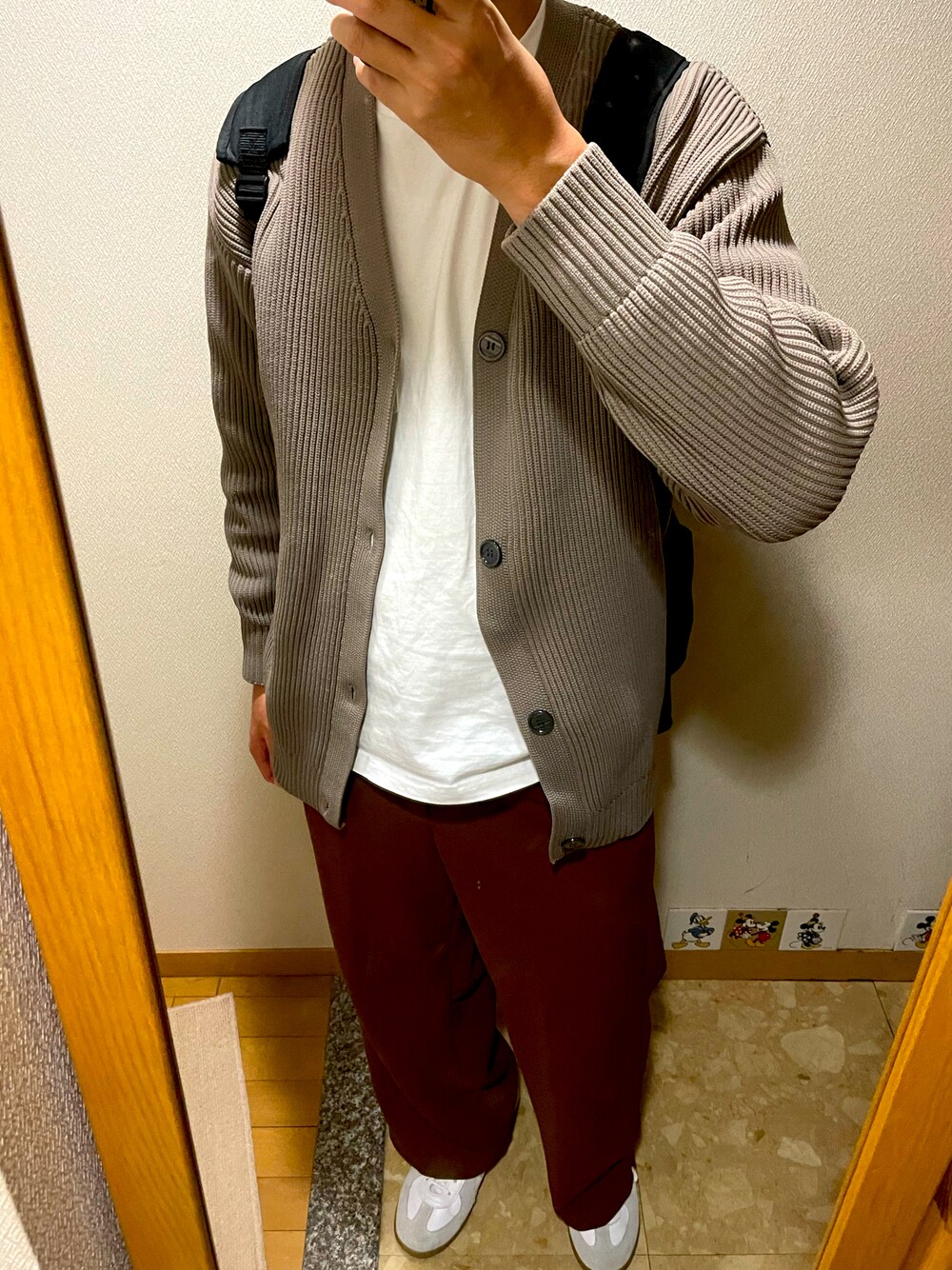 「秋のコーデ、シンプルスタイル、今日のコーデ、お洒落さんと繋がりたい、メンズファッション、カーディガン」｜「a.v.vのアイテム（シューズ、ホワイト系）」を使った、TAKESHIさん（メンズ・178cm）の秋コーディネートの1枚目の写真