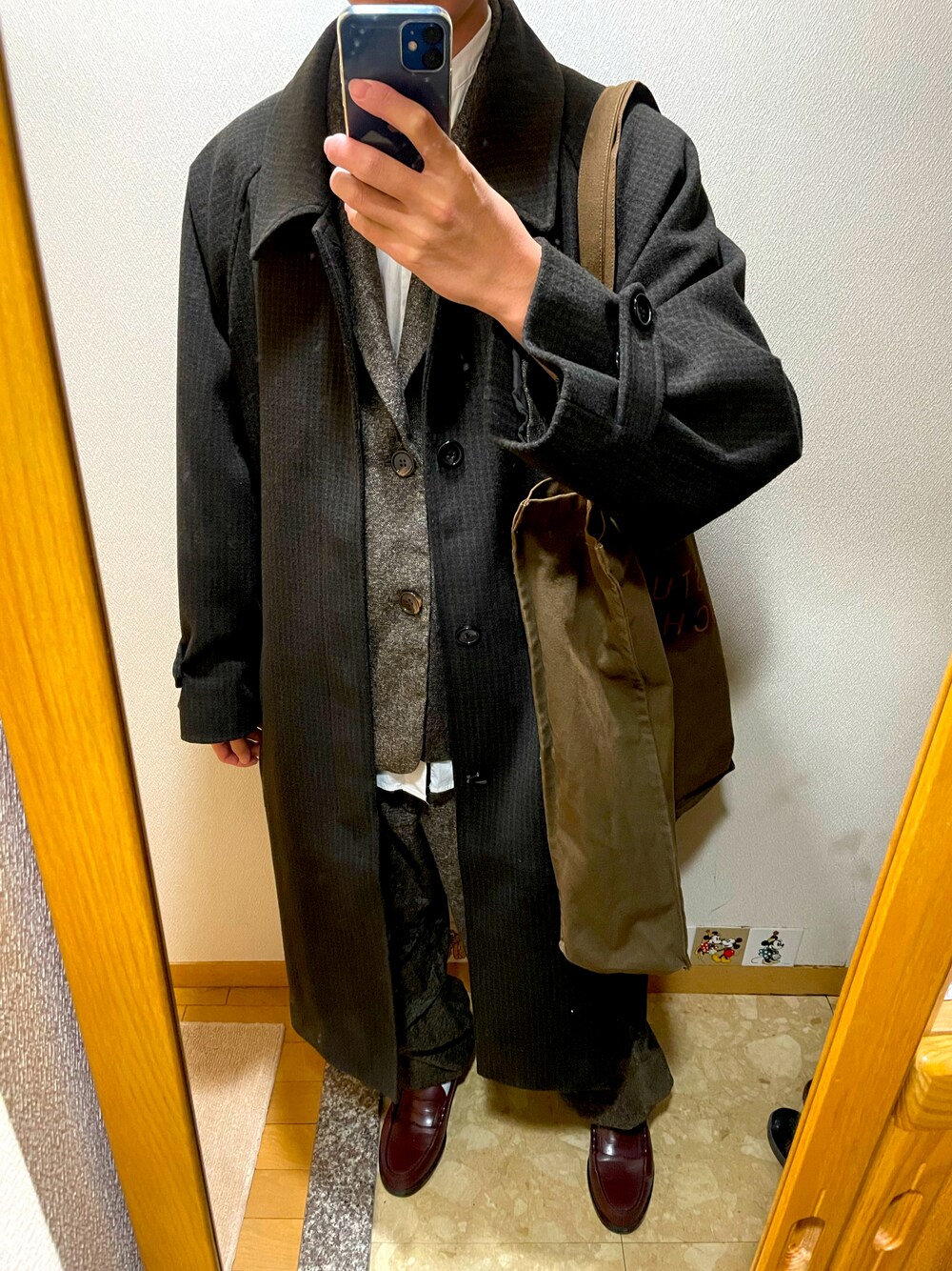 「今日のコーデ、オーバーサイズ、革靴、冬コーデ、おしゃれさんと繋がりたい、ローファー」｜「BROKEN BASEのツイードライクバルーンパンツ（その他パンツ、ブラウン系）」を使った、TAKESHIさん（メンズ・178cm）の春コーディネートの1枚目の写真