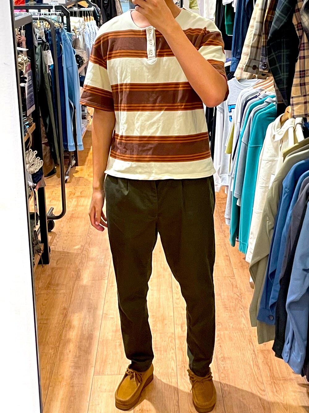 「ボーダー、ブラウン、休日コーデ、カジュアルコーデ、おしゃれさんと繋がりたい」｜「Clarks Originalsのクラークスオリジナルズ/メンズ Wallabee ワラビー（モカシン/デッキシューズ、ベージュ系）」を使った、TAKESHIさん（メンズ・178cm）の夏コーディネートの1枚目の写真