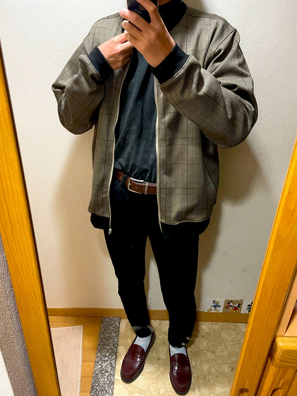 「スキニー、シンプル、大学生、春、ブラック、チェック」｜「HARUTAの【HARUTA】ハルタ メンズローファー 6550（ローファー、ブラウン系）」を使った、TAKESHIさん（メンズ・178cm）の春コーディネートの1枚目の写真