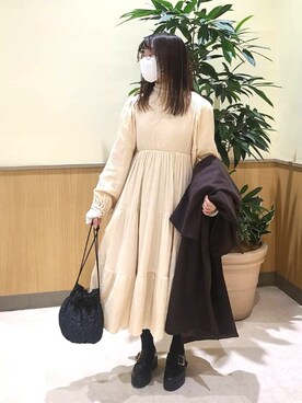 「巾着バッグ」｜「アイテム（ノーカラーコート）」を使った、mopinoさん（レディース・156cm）の冬コーディネート