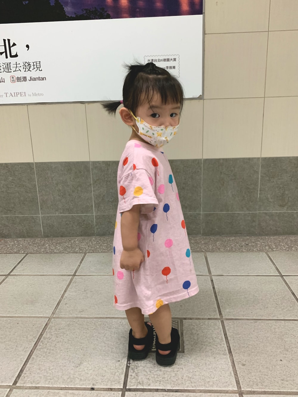 「長版T、1Y6M」｜「無のアイテム（ワンピース/ドレス、ピンク系）」を使った、甯甯Yangさん（キッズ・80cm）の秋コーディネートの1枚目の写真