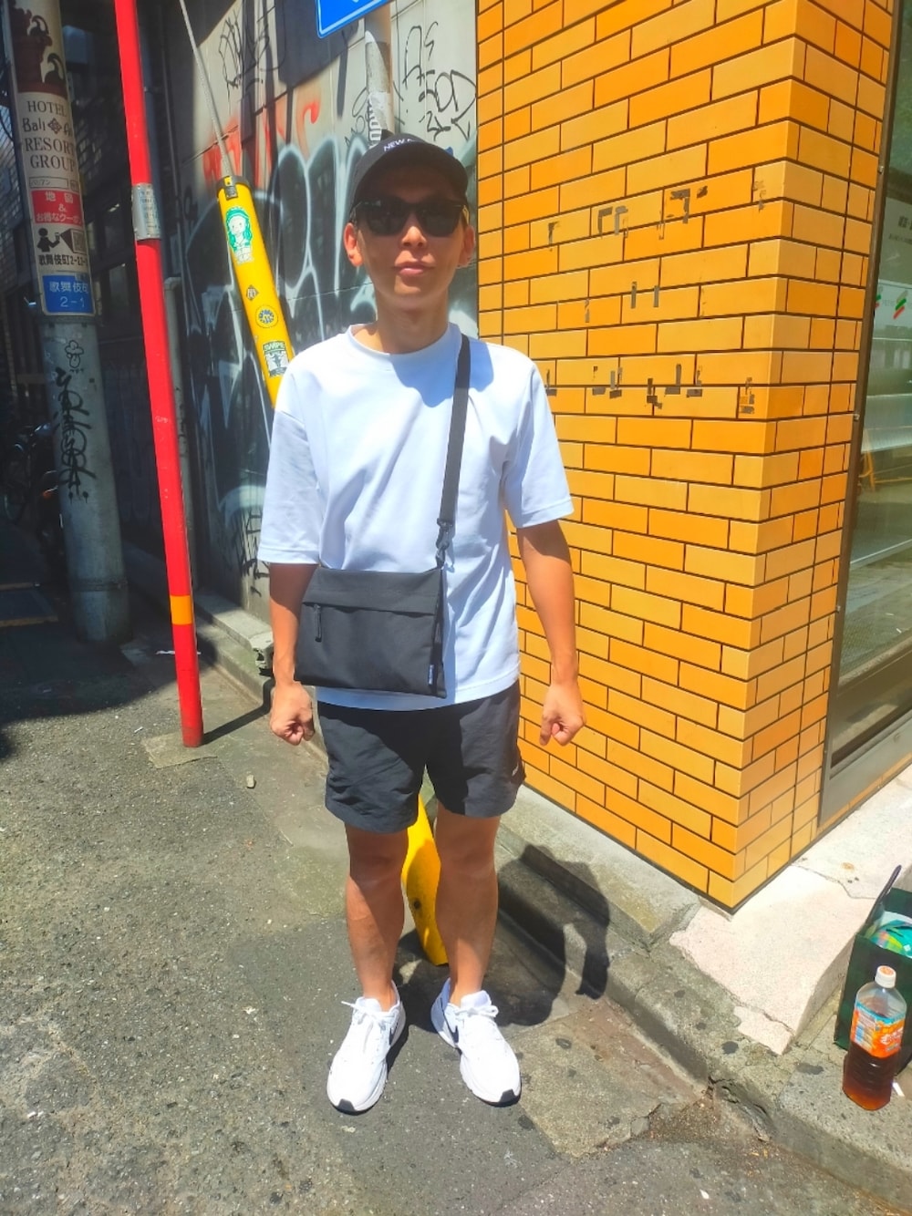 「UNIQLOのアイテム（Tシャツ/カットソー、ホワイト系）」を使った、taka12321さん（メンズ・170cm）の夏コーディネートの1枚目の写真