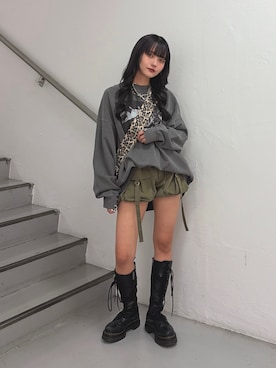「jouetie（ジュエティ）の【KevinCummins×PosTokyo】スウェットプルオーバー（Tシャツ/カットソー、ブラック系）」を使った、HONOKAさん（レディース・157cm）の秋コーディネート