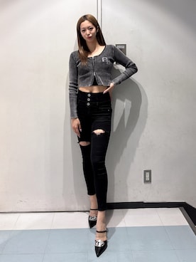 「GYDA（ジェイダ）のGG bijou ZIPブリーチニットショートトップス（ニット/セーター、ブラック系）」を使った、YURARAさん（レディース・170cm）の春コーディネート