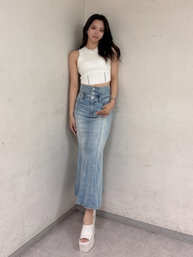 「アイテム（デニムスカート）」を使った、YURARAさん（レディース・170cm）の夏コーディネート