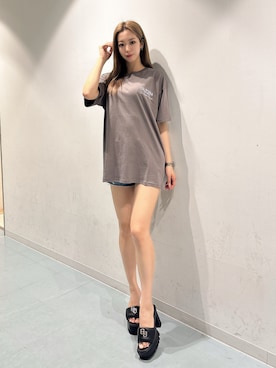 「GYDA（ジェイダ）のTWIN VIBES ONLY BUNNY BIG Tシャツ（Tシャツ/カットソー、グレー系）」を使った、YURARAさん（レディース・170cm）の春コーディネート