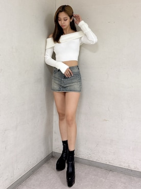 「アイテム（デニムスカート）」を使った、YURARAさん（レディース・170cm）の秋コーディネート