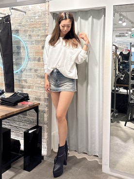 「アイテム（デニムスカート）」を使った、YURARAさん（レディース・170cm）の夏コーディネート