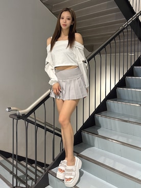 「GYDA（ジェイダ）のGEMYNTARオフショルトップス（Tシャツ/カットソー、ホワイト系）」を使った、YURARAさん（レディース・170cm）の春コーディネート