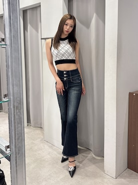 「GYDA（ジェイダ）のハイウエストBACKクロスフレアパンツ（デニムパンツ、ブルー系）」を使った、YURARAさん（レディース・170cm）の夏コーディネート
