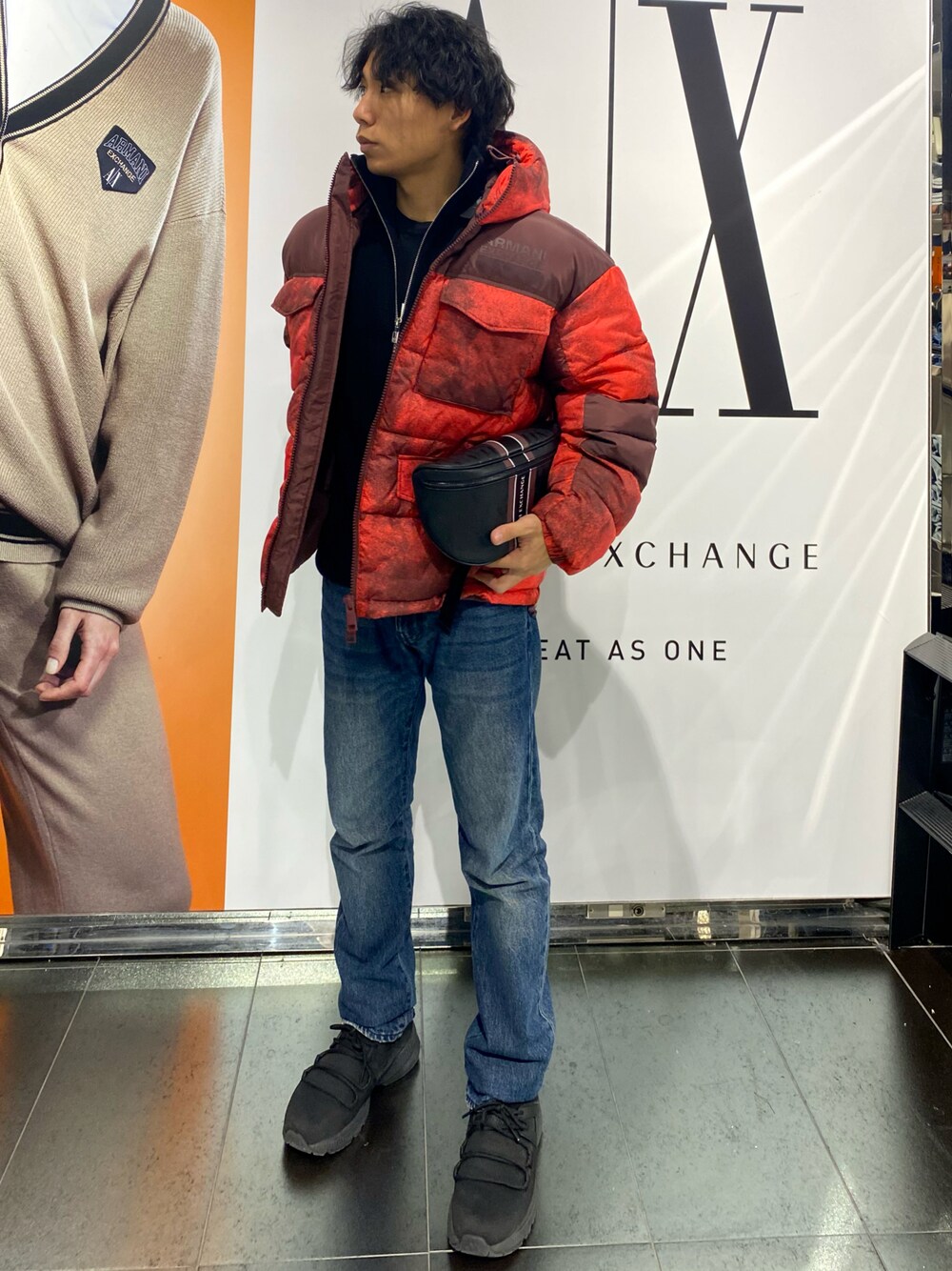 「AXchanger、AXchange」｜「ARMANI EXCHANGEの【A|X アルマーニ エクスチェンジ】カモプリント　リバーシブルブルゾン（ブルゾン、レッド系）」を使った、shupeiさん（メンズ・170cm）の冬コーディネートの1枚目の写真