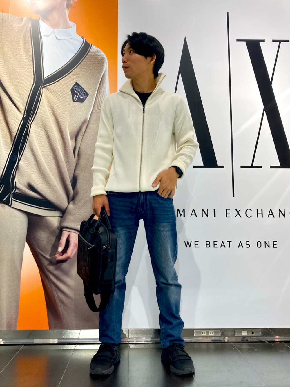 「メンズファッション、AXchanger、AXchange、armaniexchange、ARMANIEXCHANGE」｜「ARMANI EXCHANGEのアイテム（バッグ、ブラック系）」を使った、shupeiさん（メンズ・170cm）の秋コーディネートの1枚目の写真