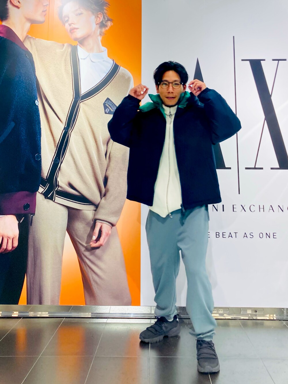 「冬コーデ、AXchanger、AXchange」｜「ARMANI EXCHANGEの【A|X アルマーニ エクスチェンジ】ジップアップカーディガン（カーディガン/ボレロ、ブラック系）」を使った、shupeiさん（メンズ・170cm）の秋コーディネートの1枚目の写真