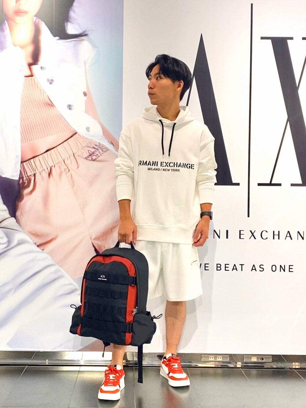 「AXchanger、AXchange、ラフ、お洒落さんとつながりたい、ARMANIEXCHANGE、夏、アルマーニエクスチェンジ」｜「ARMANI EXCHANGEの【A|X アルマーニ エクスチェンジ】ロゴライン　ショートパンツ（スウェットパンツ、ホワイト系）」を使った、shupeiさん（メンズ・170cm）の夏コーディネートの1枚目の写真