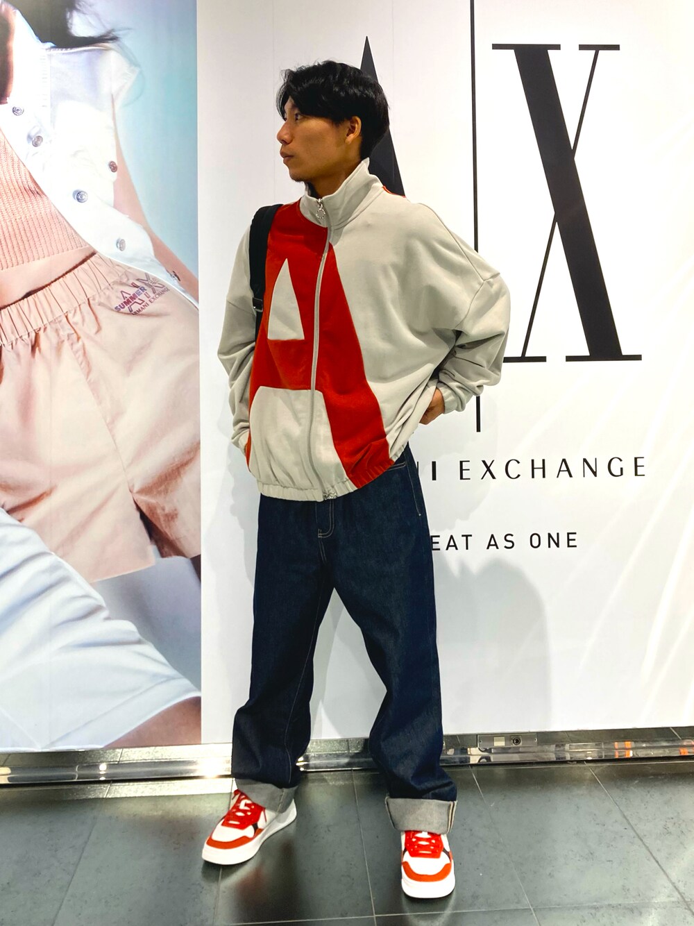 「カジュアルコーデ、Tシャツ、メンズファッション、armaniexchange、AXchanger、AXchange、Armani Exchange」｜「ARMANI EXCHANGEの【A|X アルマーニ エクスチェンジ】ビッグAXロゴ　ジップアップスウェット（パーカー、ホワイト系）」を使った、shupeiさん（メンズ・170cm）の夏コーディネートの1枚目の写真