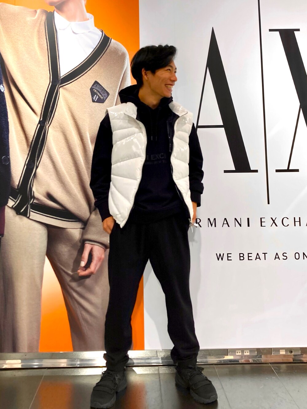 「カジュアルコーデ、AXchanger、AXchange、armaniexchange、armani」｜「ARMANI EXCHANGEの【A|X アルマーニ エクスチェンジ】バイファブリック　リアルダウンベスト（ダウンベスト、ブラック系）」を使った、shupeiさん（メンズ・170cm）の秋コーディネートの1枚目の写真
