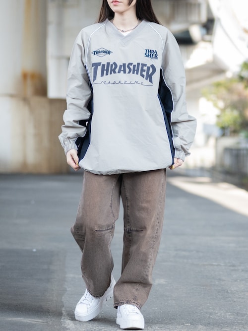 thrasher ナイロン プルオーバー ライトグレー セール】【at】〔THRASHER/スラッシャー〕フロントロゴ刺繍