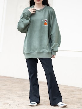「シルバーシューズ」｜「アイテム（スウェット）」を使った、wwwearさん（レディース・155cm）の秋コーディネート