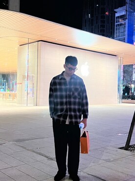 「plain-me（プレインミー）のアイテム（パンツ）」を使った、andytomanさん（メンズ・180cm）の春コーディネート