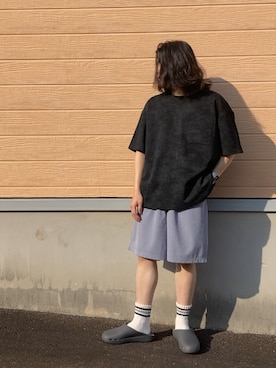 「ITEMS URBANRESEARCH（アイテムズ アーバンリサーチ）の接触冷感フェードポンチ半袖トップス（Tシャツ/カットソー、ブラック系）」を使った、力也さん（メンズ・161cm）の春コーディネート