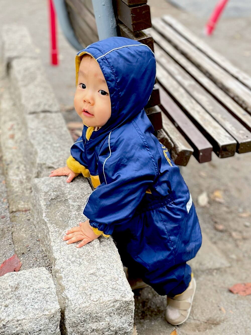 「男の子コーデ、公園スタイル、1歳、NIKE、公園、おとこのこ」｜「NIKEのアイテム（つなぎ/オールインワン、ブルー系）」を使った、RYOSUさん（キッズ・80cm）の冬コーディネートの1枚目の写真