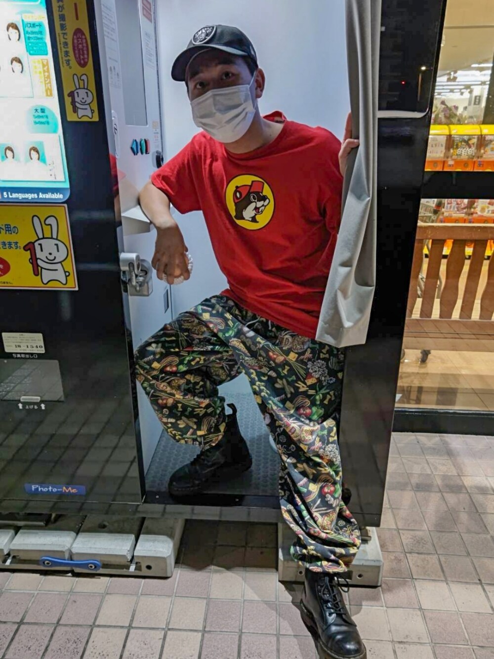 「Dr. Martensのアイテム（ブーツ、ブラック系）」を使った、トメメロさん（メンズ・160cm）の秋コーディネートの1枚目の写真