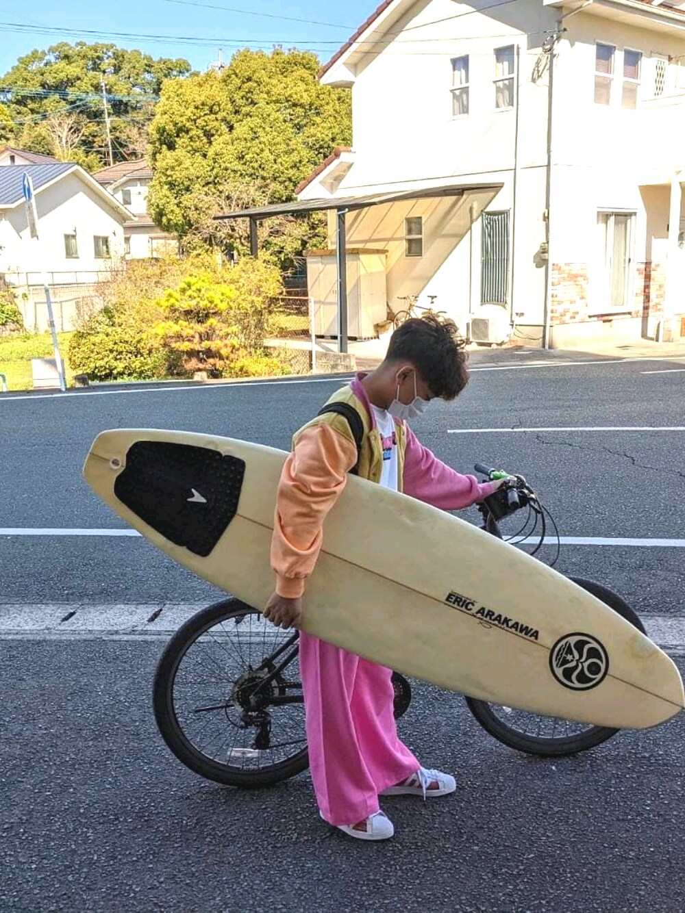 「Levi'sのアイテム（ジャケット/アウター、ピンク系）」を使った、トメメロさん（メンズ・160cm）の冬コーディネートの1枚目の写真