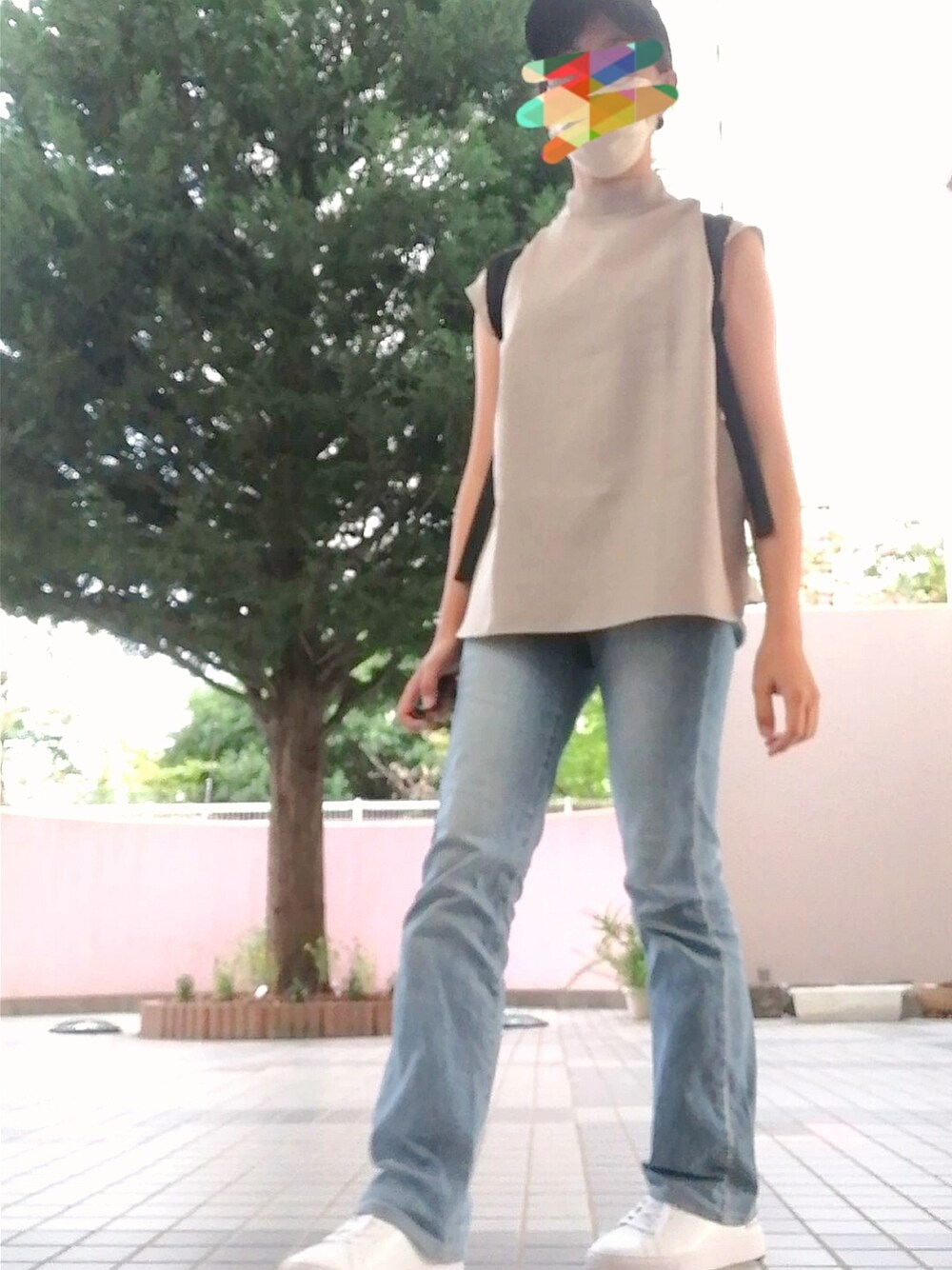 「オトナカジュアル、パンツコーデ、ノースリーブ、スニーカー女子、キャップ」｜「coca（coca）のリネンライクノースリーブトップス（シャツ/ブラウス、ベージュ系）」を使った、めほんさん（レディース・161cm）の秋コーディネートの1枚目の写真