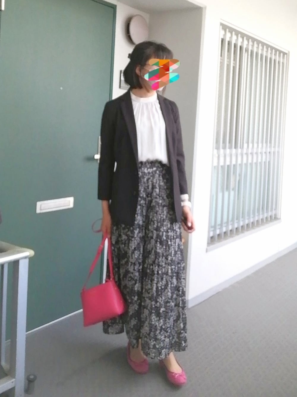 「きれいめカジュアル、着回しコーデ、オトナ女子、プチプラ、花柄、バレエシューズ、ジャケット、懇談会、春夏コーデ、ピンク、今日のコーデ、めがね」｜「Legato LargoのLegato Largo/nano・universe別注 ショルダー（ショルダーバッグ、ピンク系）」を使った、めほんさん（レディース・161cm）の春コーディネートの1枚目の写真